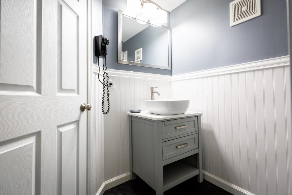 Deluxe Queen Room interior